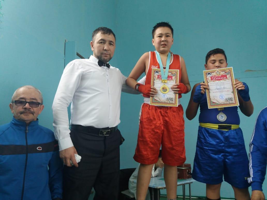 Мекткбіміздің шәкірті 5"Ғ" сынып оқушысы Құрмаш Қайсар Қайратұлы,Республикалық жарыстан жеңіспен оралды./  Курмаш Кайсар Кайратулы, учащийся школы 5 «Ғ», вернулся с победой с Республиканского конкурса.