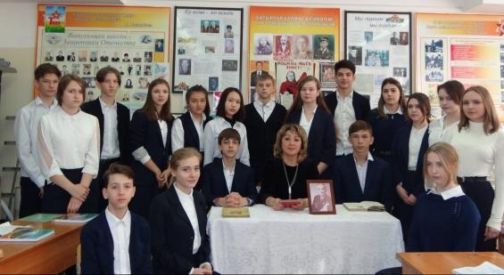 "Сталинград: 200 минут оқу"акциясы./Акция  «Сталинград: 200 минут чтения»