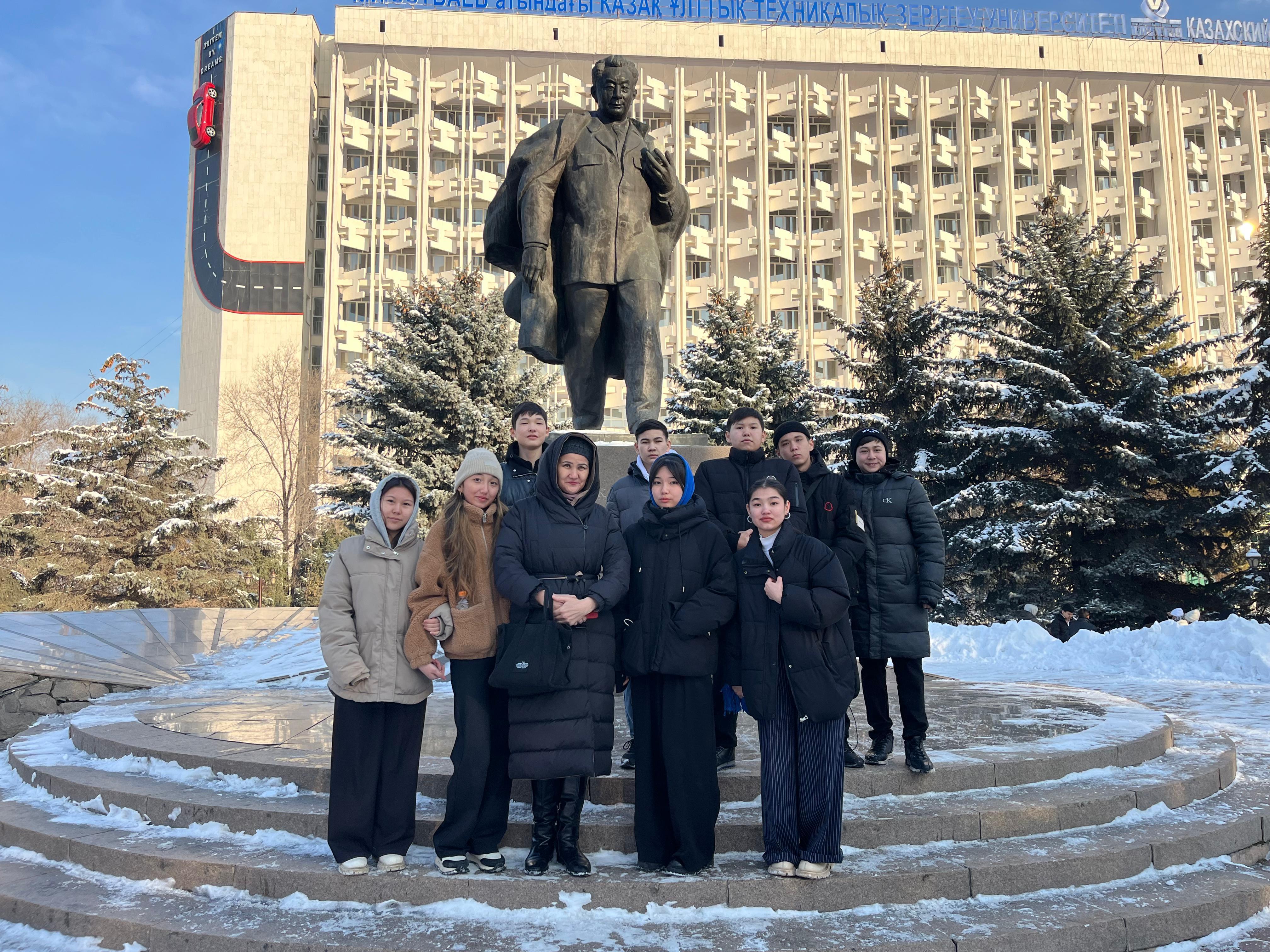 Кәсіптік бағдар беру көрмесі/Профориентационная выставка