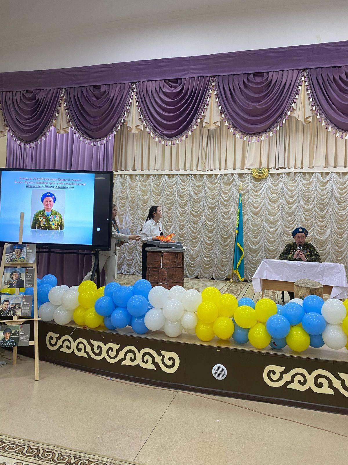 Ардагерлер-асыл ерлер!" атты ауған соғысының ардагерімен жалпы мектептік кездесуВстреча с ветераном афганской воины "Ардагерлер-асыл ерлер!"