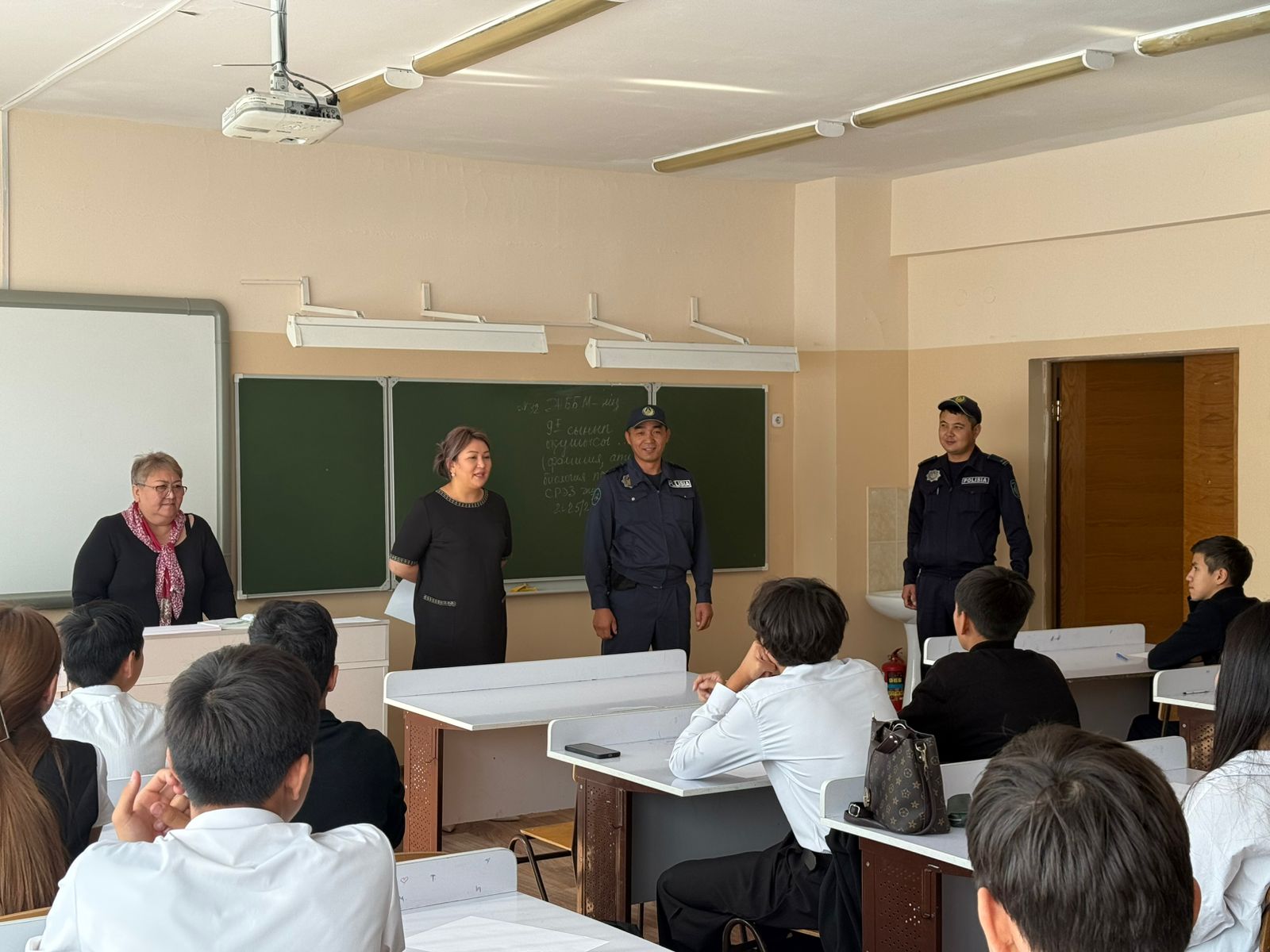 "Көлік объектілерінде балалардың жарақаттануының алдын алу" тақырыбы бойынша әңгіме/Беседа по теме "Предупреждение детского травматизма на объектах транспорта" /