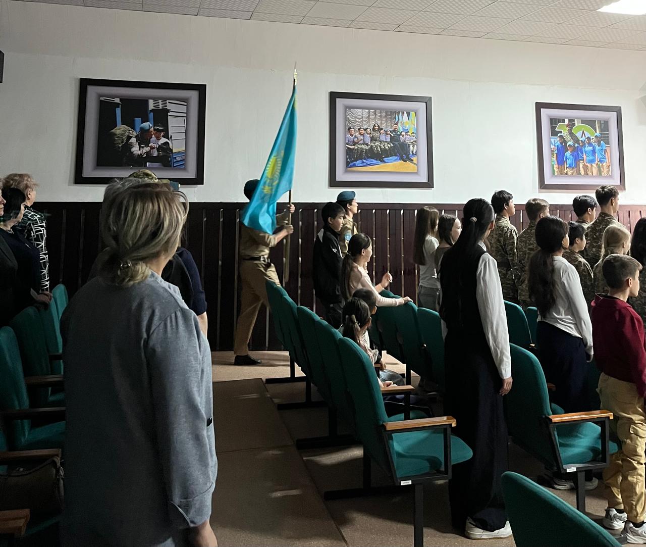 Жас десантшылар клубындағы кездесу/Встреча в Клубе юного десантника