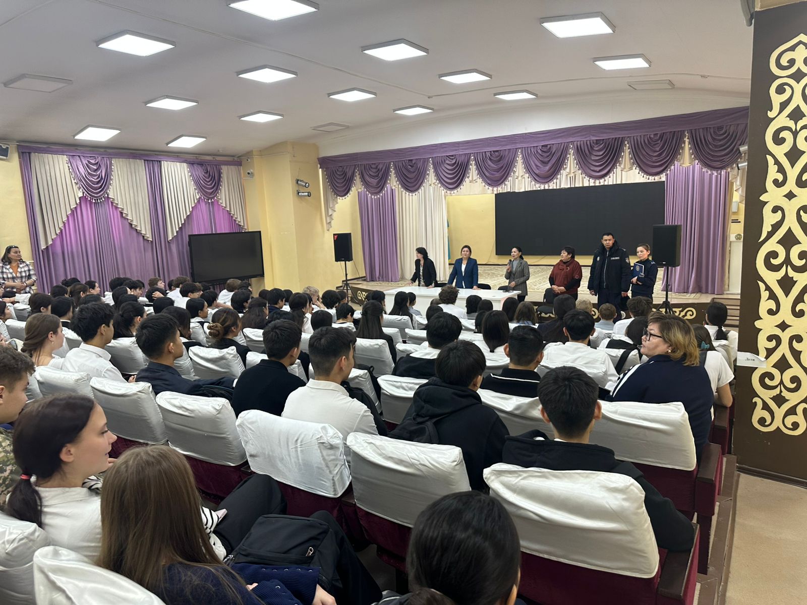 Балалар құқығын қорғау орталығының мамандарымен әнгіме/Беседа со специалистами ЦЗПД